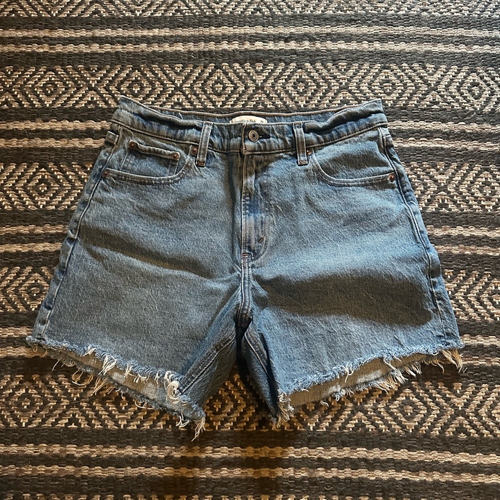 Abercrombie & Fitch - The Dad Short - Women’s Size 29/8